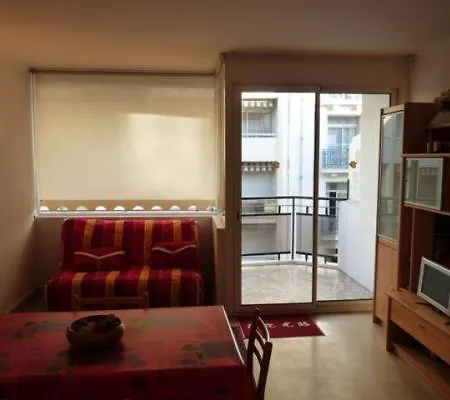Sleeps 4 Air Con Wifi